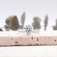 Load image into Gallery viewer, Lucce Azalea Round Moissanite