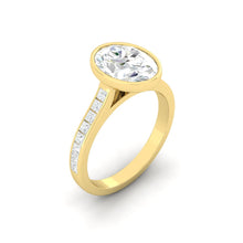 Load image into Gallery viewer, Lucce Carla Channel Oval Moissanite