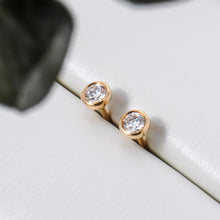 Load image into Gallery viewer, Lucce Carla 6-Prong Earrings Round Diamond