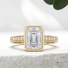 Load image into Gallery viewer, LUCCE CARLA™ Pavé Emerald Lab Diamond 1.02ct D VVS2 IGI 14K Yellow Gold