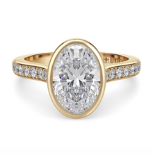 Load image into Gallery viewer, Lucce Carla Pavé Oval Moissanite
