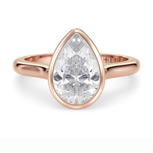Load image into Gallery viewer, Lucce Carla Pear Diamond