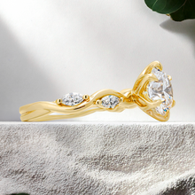 Load image into Gallery viewer, Lucce Constance Petal Round Diamond