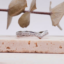 Load image into Gallery viewer, Lucce Lira Diamond