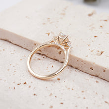 Load image into Gallery viewer, Lucce Sophia Emerald Moissanite