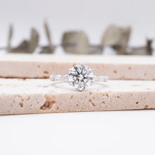 Load image into Gallery viewer, Lucce Paula Round Moissanite