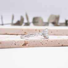 Load image into Gallery viewer, Lucce Paula Round Moissanite