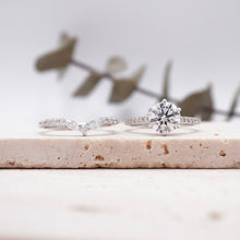 Load image into Gallery viewer, Genia Moissanite