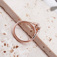 Load image into Gallery viewer, Lucce Sophia Oval Moissanite