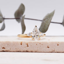 Load image into Gallery viewer, Lucce Sophia Pear Moissanite