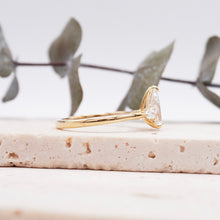 Load image into Gallery viewer, Lucce Sophia Pear Moissanite