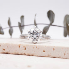 Load image into Gallery viewer, Azalea Luxe Round Diamond Platinum