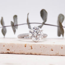 Load image into Gallery viewer, Azalea Luxe Round Diamond Platinum