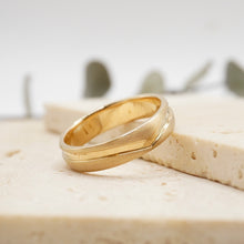 Load image into Gallery viewer, Lucce Caleb Brushed 4mm 14K Yellow Gold