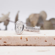 Load image into Gallery viewer, Lucce Carla Channel Oval Diamond