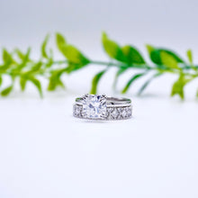 Load image into Gallery viewer, Sarah Band Moissanite