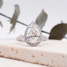 Load image into Gallery viewer, Lucce Montevalle Pear Diamond