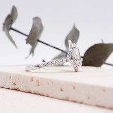 Load image into Gallery viewer, Lucce Montevalle Pear Diamond
