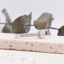 Load image into Gallery viewer, Lucce Kaela Round Diamond