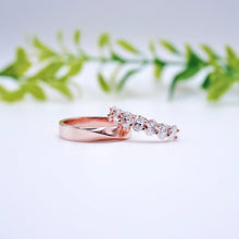 Load image into Gallery viewer, Rivera Oval 7-Stone Moissanite