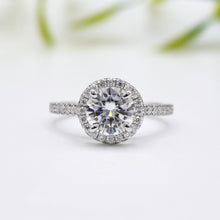 Load image into Gallery viewer, Lucce Presa 1.04ct Forever ONE Moissanite 14K White Gold