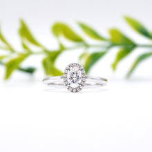 Load image into Gallery viewer, Lucce Montevalle Solitaire Oval Moissanite