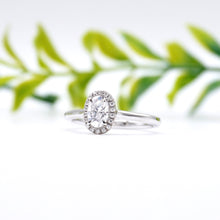 Load image into Gallery viewer, Lucce Montevalle Solitaire Oval Moissanite
