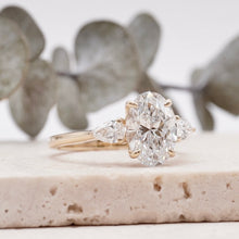 Load image into Gallery viewer, Lucce Sophia Oval Luxe Moissanite