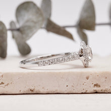 Load image into Gallery viewer, Lucce Montevalle Round Diamond