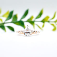Load image into Gallery viewer, Lucce Paula Pear 1.50ct SUPERNOVA Moissanite 14K Yellow Gold