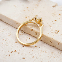 Load image into Gallery viewer, Lucce Sophia Pear Moissanite