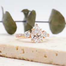 Load image into Gallery viewer, Lucce Siena Pavé Pear Diamond