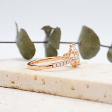 Load image into Gallery viewer, Lucce Siena Pavé Pear Moissanite