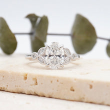 Load image into Gallery viewer, Lucce Stella Oval Moissanite