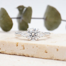 Load image into Gallery viewer, Lucce Sophia Round Diamond