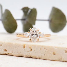 Load image into Gallery viewer, Lucce Sophia Oval Diamond