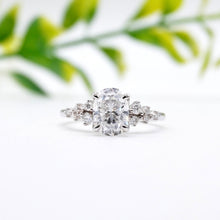 Load image into Gallery viewer, Lucce Ellia Oval Moissanite
