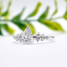 Load image into Gallery viewer, Lucce Ellia Pear Moissanite