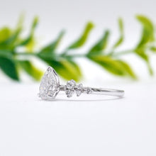 Load image into Gallery viewer, Lucce Ellia Pear Moissanite