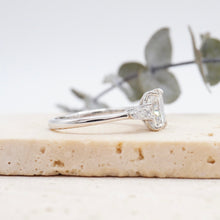 Load image into Gallery viewer, Lucce Sophia Luxe Radiant Diamond