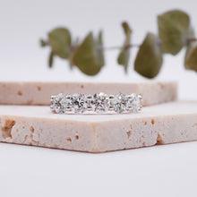 Load image into Gallery viewer, Lucce Rivera 5-Stone Round Diamond