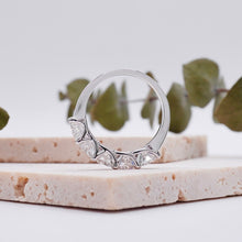 Load image into Gallery viewer, Lucce Rivera 5-Stone Round Diamond