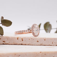 Load image into Gallery viewer, Lucce Montevalle Oval Moissanite