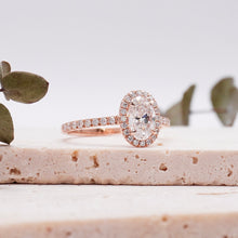 Load image into Gallery viewer, Lucce Montevalle Oval Moissanite