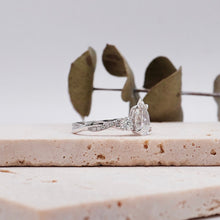Load image into Gallery viewer, Lucce Fiore Trio Pear Moissanite