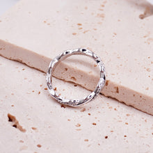 Load image into Gallery viewer, Fiore Band Moissanite