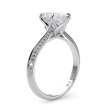 Load image into Gallery viewer, LUCCE ECUADORIAN™ Pavé Oval Diamond