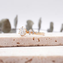 Load image into Gallery viewer, Lucce Ellia Round Moissanite