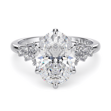 Load image into Gallery viewer, Lucce Ellia Oval Moissanite