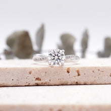 Load image into Gallery viewer, Fiore Round Platinum